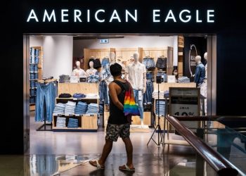 American Eagle shares plunge 17% after it withdraws guidance, writes off $75 million in inventory
